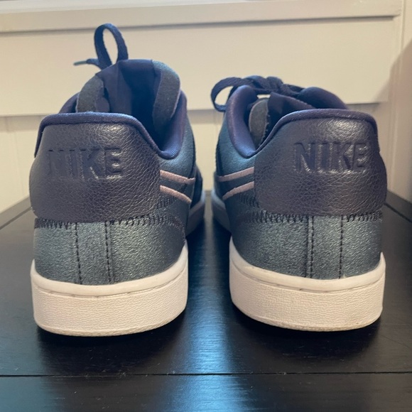 Nike Women's Vision Lows Size 11 Sneakers - Picture 9 of 10